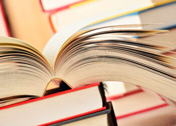 Impressão de livros: preciso desenvolver um marca página?